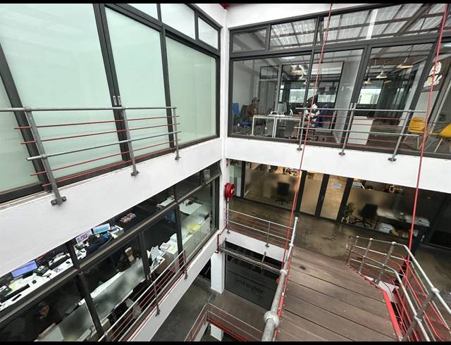 124M² BUILDING TO LET IN WOODSTOCK